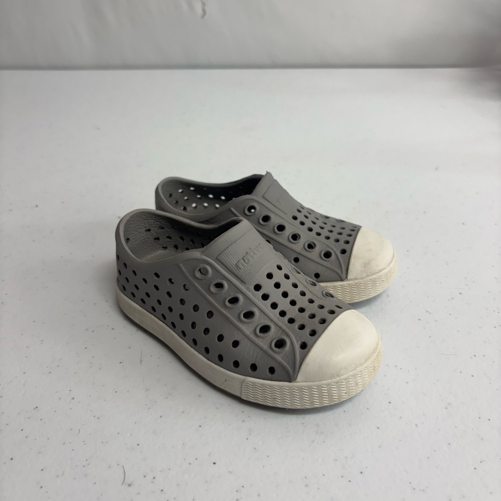 Native Jefferson Grey Waterproof Sandals Child Size 6